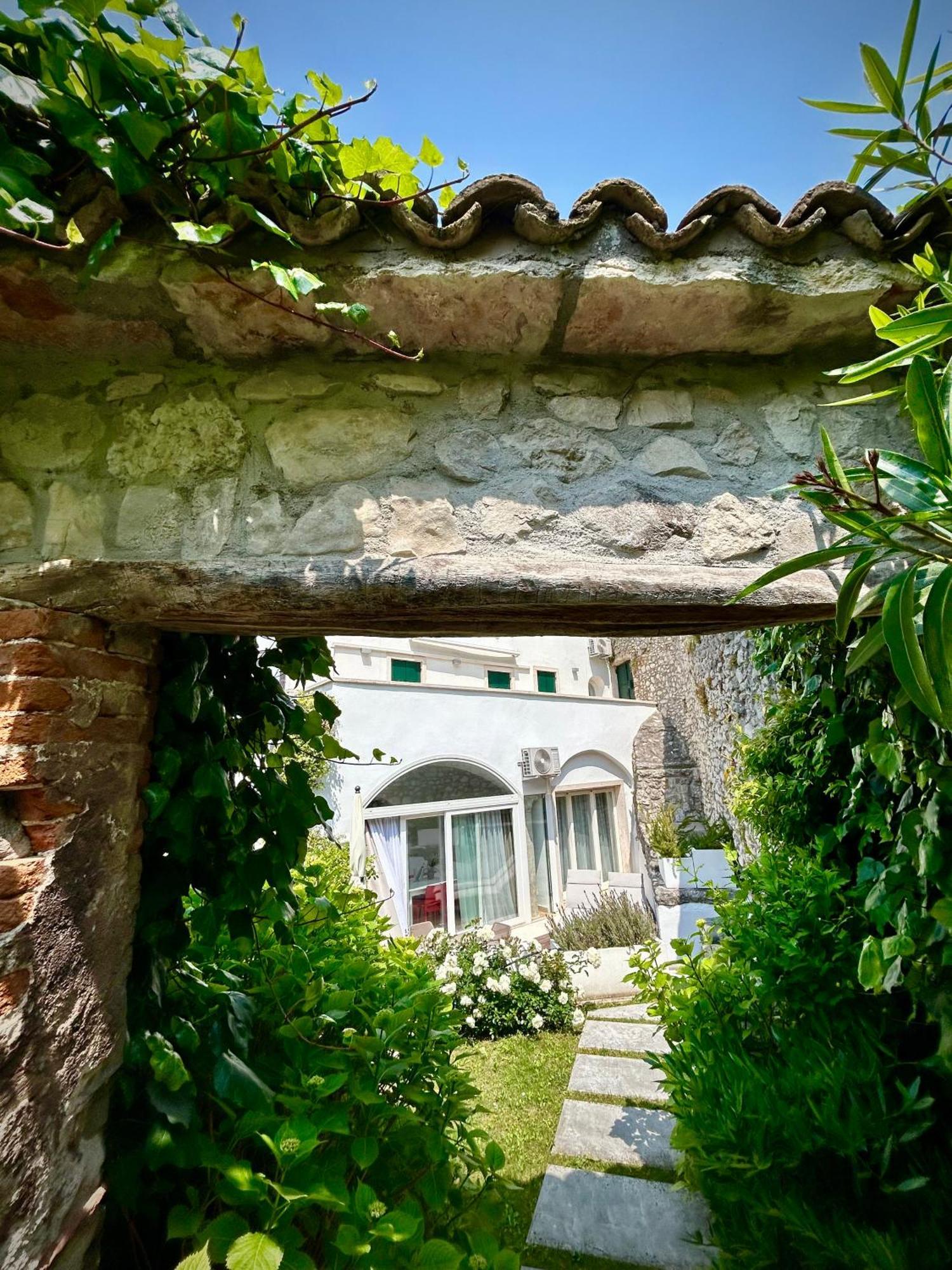 Villa Borgo Borago Brenzone sul Garda Bilik gambar